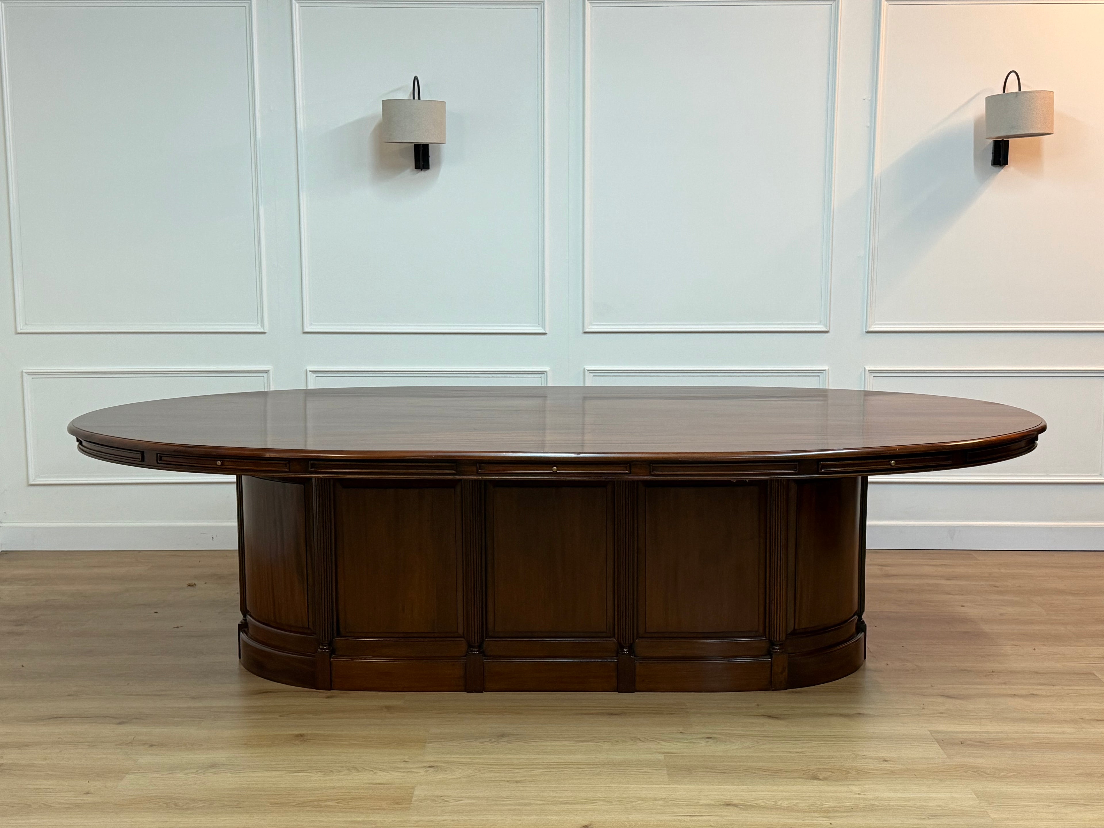 Klassische Konferenztische