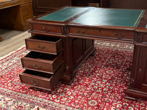 Vintage bureau, partnerdesk, klassiek Engels bureau, mahoniehout, groen leer, 671