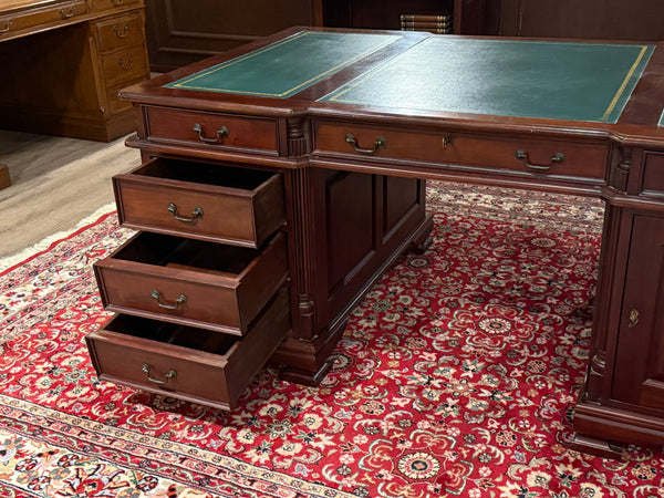 Vintage bureau, partnerdesk, klassiek Engels bureau, mahoniehout, groen leer, 671