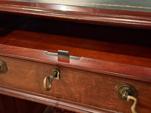 Bureau vintage, bureau anglais classique, acajou, cuir vert, 691