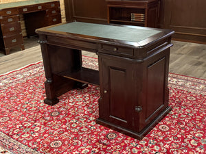 Bureau vintage, bureau anglais classique, acajou, cuir vert, 643