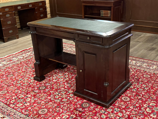 Bureau vintage, bureau anglais classique, acajou, cuir vert, 643