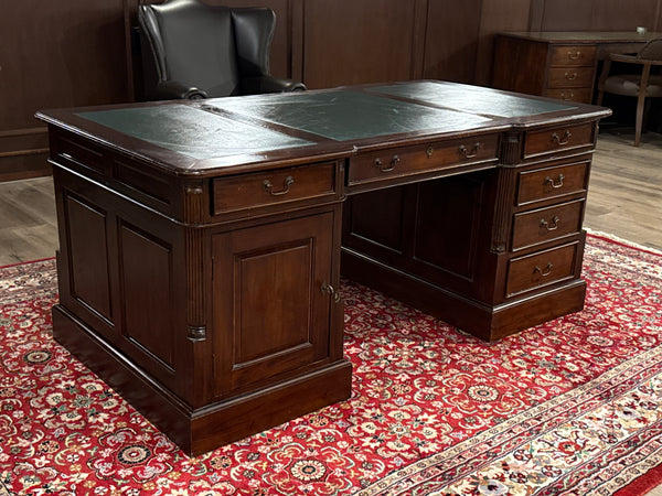 Vintage bureau, partnerdesk, klassiek Engels bureau, mahoniehout, groen leer, 616