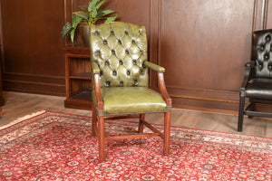 Vintage stoel, eikenhout, groen leer, Chesterfield, 263