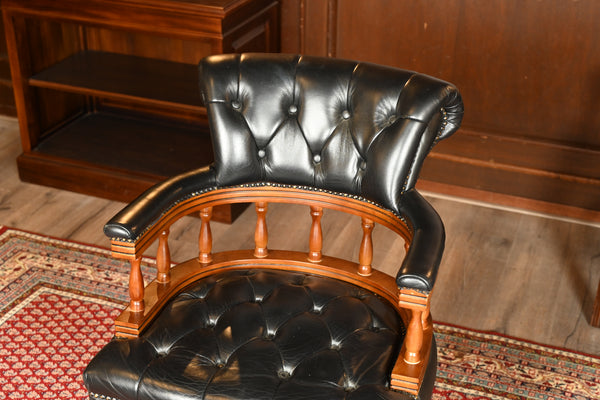 Vintage stoel, zwart leer, mahoniehout, Chesterfield, 248