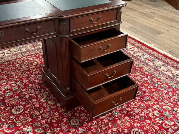 Bureau vintage, bureau anglais classique, acajou, cuir vert, 647