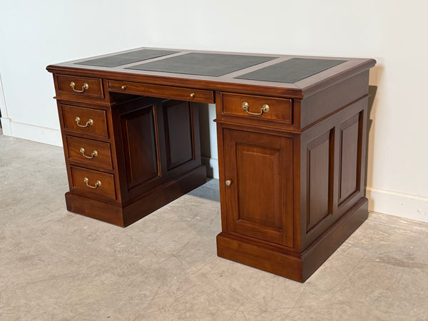Vintage bureau, klassiek Engels bureau, mahoniehout, zwart leer, 706