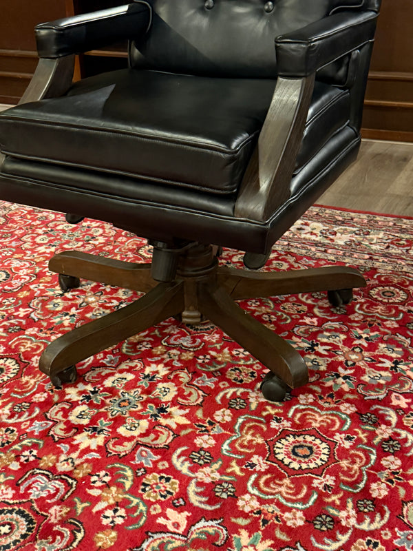 Vintage stoel, Chesterfield, teakhout, zwart leer, 116