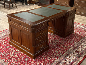 Vintage bureau, klassiek Engels bureau, mahoniehout, groen leer, 607