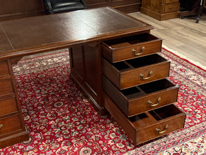 Vintage bureau, antiek, klassiek Engels bureau, eikenhout, bruin leer, 581