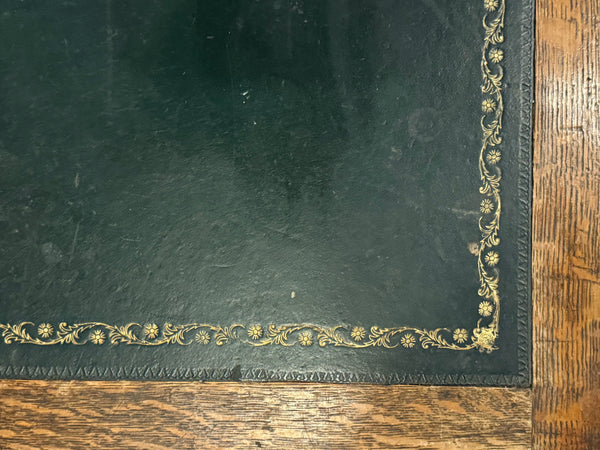 Vintage bureau, antiek Engels bureau, eikenhout, groen leer, 571