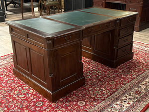 Vintage bureau, partnerdesk, klassiek Engels bureau, mahoniehout, groen leer, 616