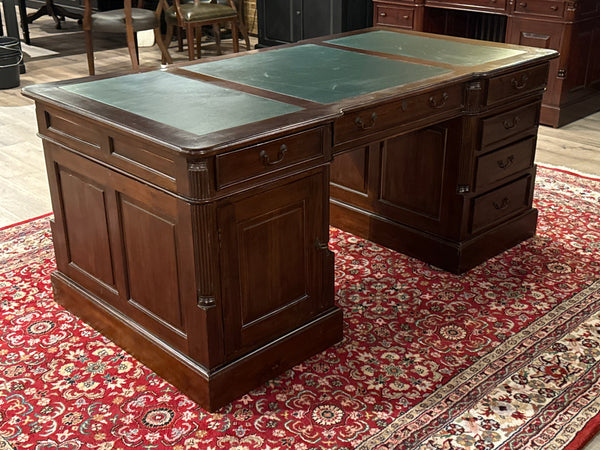Vintage bureau, partnerdesk, klassiek Engels bureau, mahoniehout, groen leer, 616