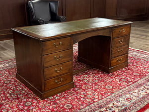 Vintage bureau, antiek Engels bureau, eikenhout, groen leer, 606