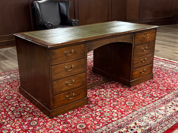 Vintage bureau, antiek Engels bureau, eikenhout, groen leer, 606