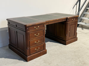 Vintage bureau, partnerdesk, klassiek Engels bureau, mahoniehout, groen leer, 692