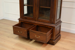 Vintage kast, buffetkast, mahoniehout, deuren met glas