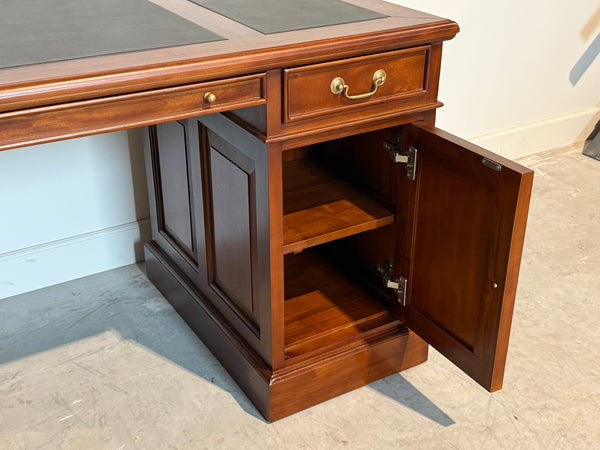 Vintage bureau, klassiek Engels bureau, mahoniehout, zwart leer, 706