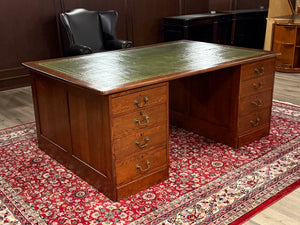 Vintage bureau, klassiek Engels bureau, partnerdesk, eikenhout, groen leer, 670