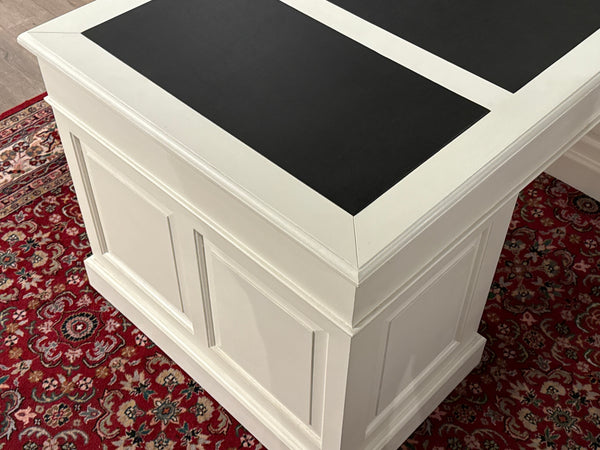 Vintage bureau, wit, klassiek Engels bureau, mahoniehout , zwart leer, 610