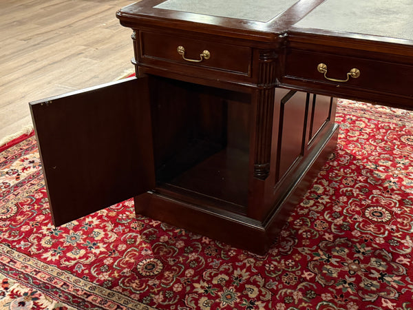 Vintage-Schreibtisch, Partnerdesk, klassischer englischer Schreibtisch, Mahagoni, grünes Leder, 653