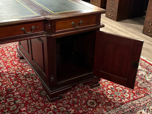 Vintage bureau, partnerdesk, klassiek Engels bureau, mahoniehout, groen leer, 634