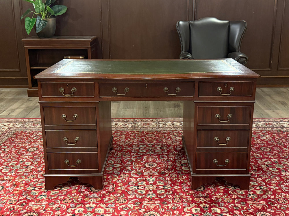 Vintage bureau, klassiek Engels bureau, mahoniehout, groen leer, 679.1