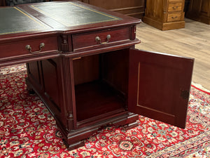 Vintage bureau, klassiek Engels bureau, partnerdesk , mahoniehout , groen leer, 566