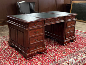 Vintage bureau, klassiek Engels bureau, mahoniehout, groen leer, 656