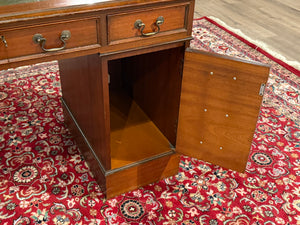 Vintage bureau, klassiek Engels bureau, mahoniehout, groen leer, 624