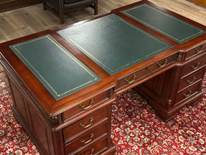 Bureau vintage, bureau anglais classique, acajou, cuir vert, 684