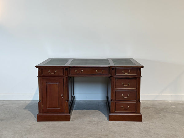 Vintage bureau, partnerdesk, klassiek Engels bureau, mahoniehout, groen leer, 696