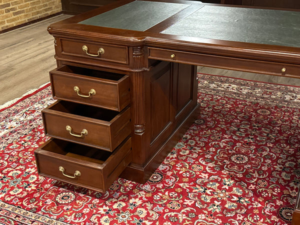 Vintage bureau, klassiek Engels bureau, mahoniehout, groen leer, 607