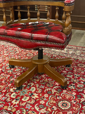 Vintage stoel, Chesterfield, mahoniehout, rood leer, 114