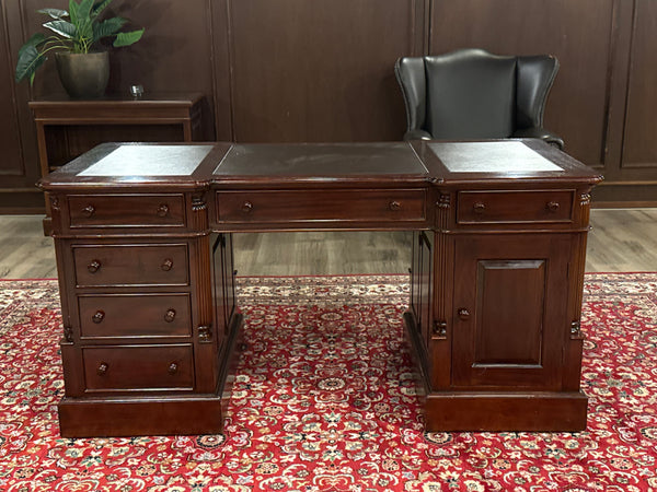 Vintage bureau, klassiek Engels bureau, mahoniehout, bruin leer, 618
