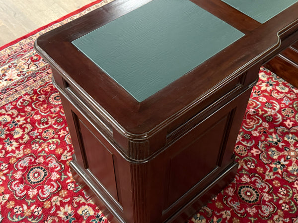 Bureau vintage, bureau anglais classique, acajou, cuir vert, 647