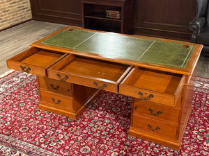 Vintage-Schreibtisch, klassischer englischer Schreibtisch, Mahagoni, grünes Leder, 651