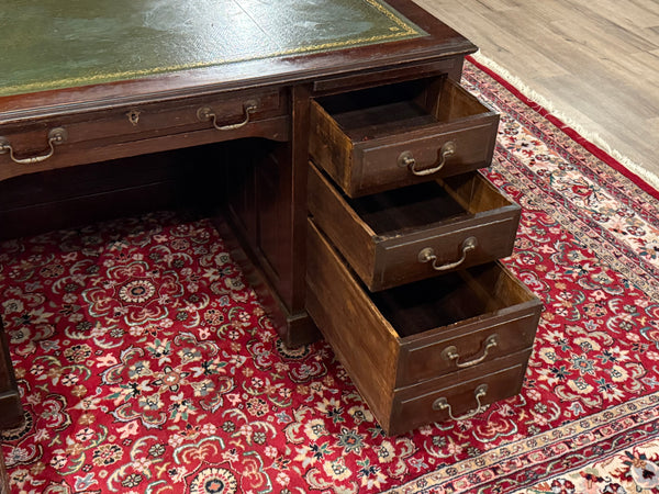 Vintage bureau, antiek Engels bureau, eikenhout, groen leer, 663