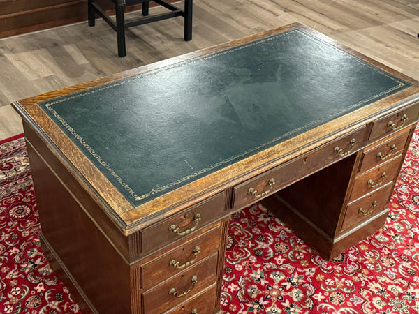 Vintage bureau, antiek Engels bureau, eikenhout, groen leer, 571