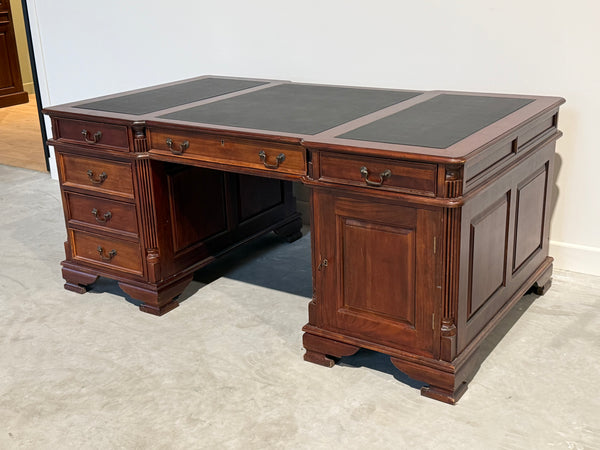 Vintage bureau, partnerdesk, klassiek Engels bureau, mahoniehout, zwart leer, 689
