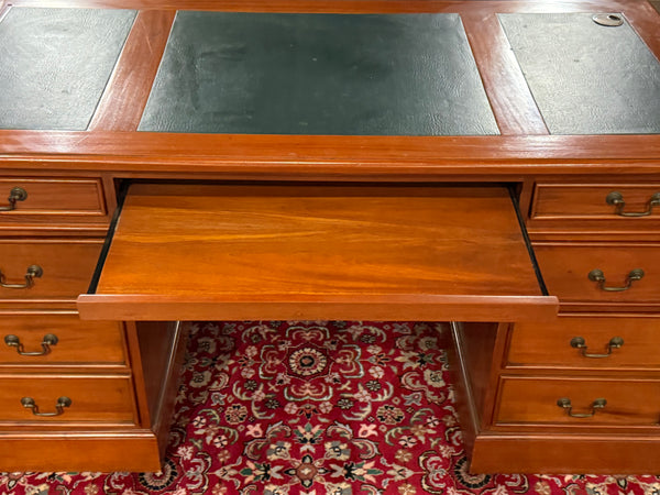 Bureau vintage, bureau anglais classique, acajou, cuir vert, 692