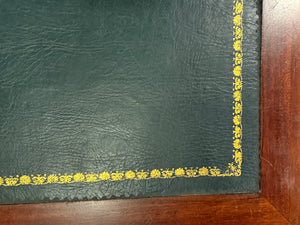 Vintage bureau, klassiek Engels bureau, mahoniehout, groen leer, 626