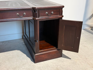 Vintage bureau, klassiek Engels bureau , mahoniehout, zwart leer, 708