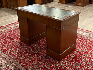 Vintage bureau, klassiek Engels bureau, mahoniehout, groen leer, 624