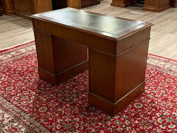 Vintage bureau, klassiek Engels bureau, mahoniehout, groen leer, 624