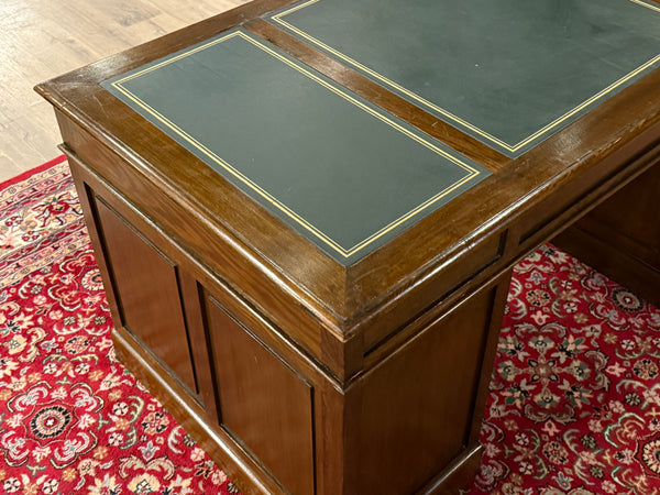 Vintage bureau, klassiek Engels bureau, eikenhout, groen leer, 600