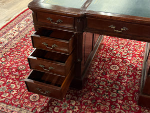 Vintage-Schreibtisch, klassischer englischer Schreibtisch, Mahagoni, grünes Leder, 640