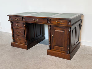 Vintage bureau, klassiek Engels bureau, mahoniehout, groen leer, 716