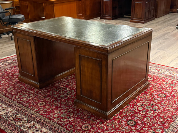 Antiek bureau, klassiek Engels bureau, eikenhout, groen leer, 677