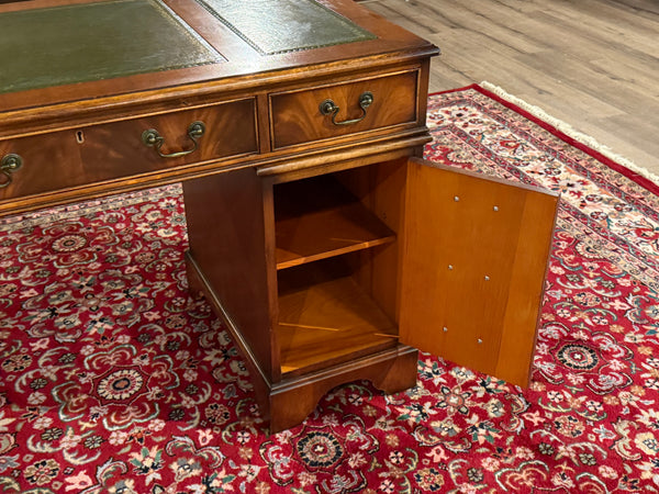 Bureau vintage, bureau anglais classique, acajou, cuir vert, 655